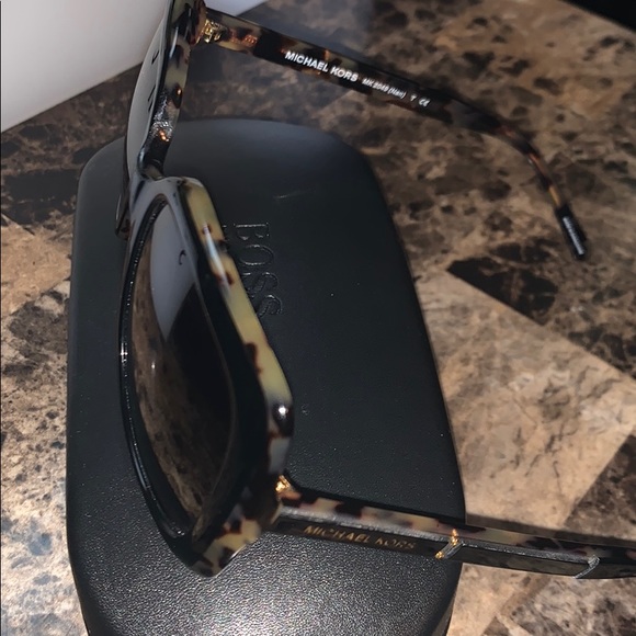 ๐ถ ๐ NWOT MICHAEL KORS ๐ฏ SUNGLASSES - Picture 7 of 14